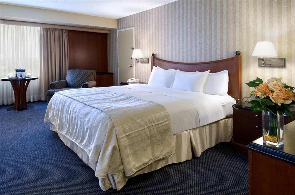 Hilton Montreal/Laval Hotel Room photo